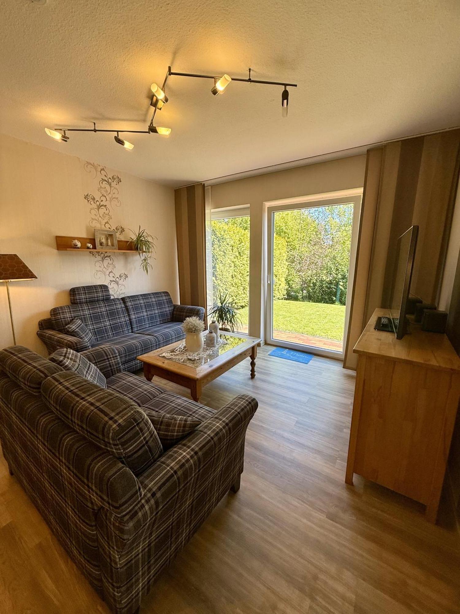Ferienhaus Blinkfuer Neuharlingersiel Esterno foto