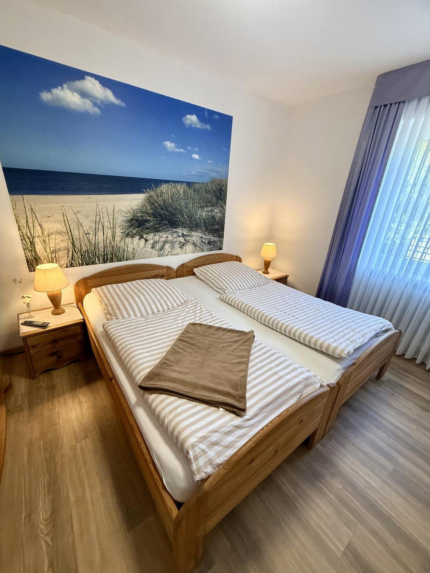 Ferienhaus Blinkfuer Neuharlingersiel Esterno foto