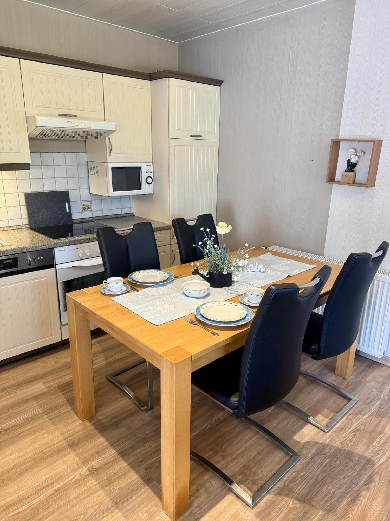 Ferienhaus Blinkfuer Neuharlingersiel Esterno foto